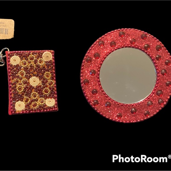 Pier One Red Book Keychain and Mirror. - Picture 1 of 5